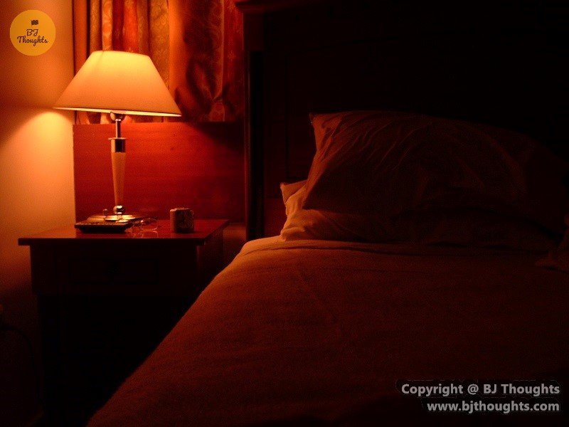 Kabul Hotel Orange Bed