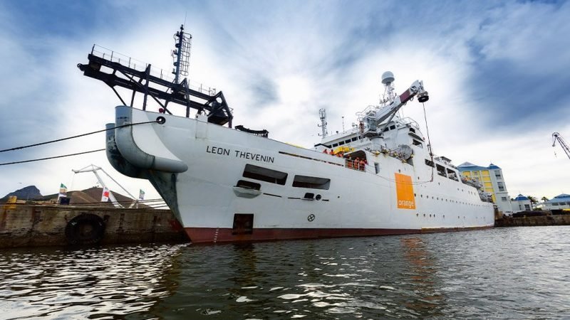 undersea cable repair ship